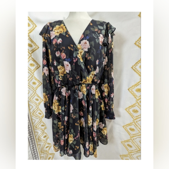 Dynamite Dresses & Skirts - 💙 DYNAMITE 💙 Black + Yellow Floral Long Sleeve Dress